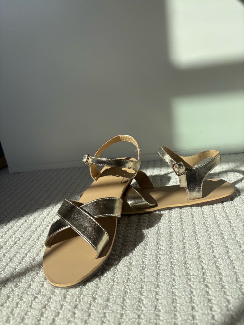 Crewcuts Girls Gold Crisscross Sandals Size 4 | Metallic Summer Shoes